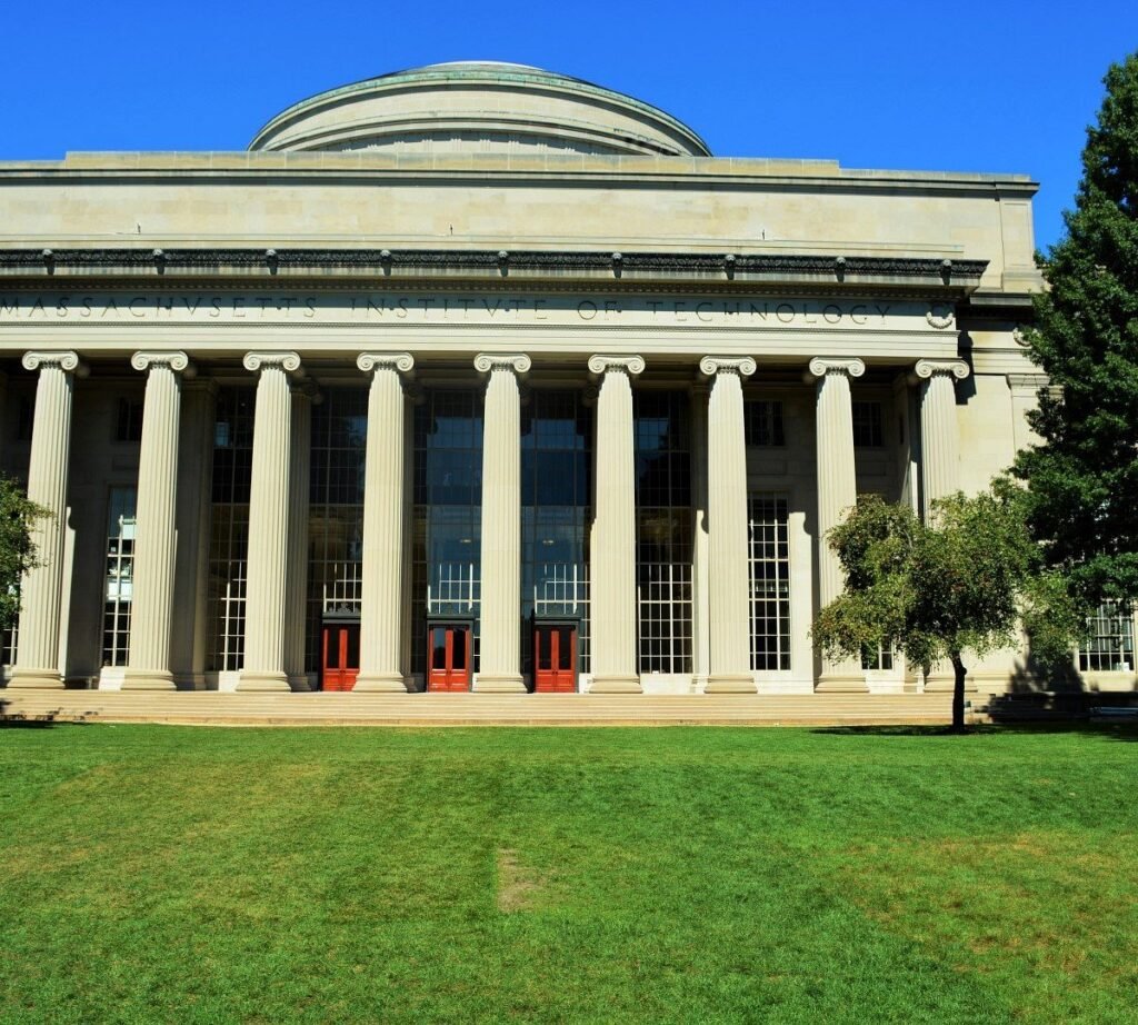 MIT (Massachusetts Institute of Technology)